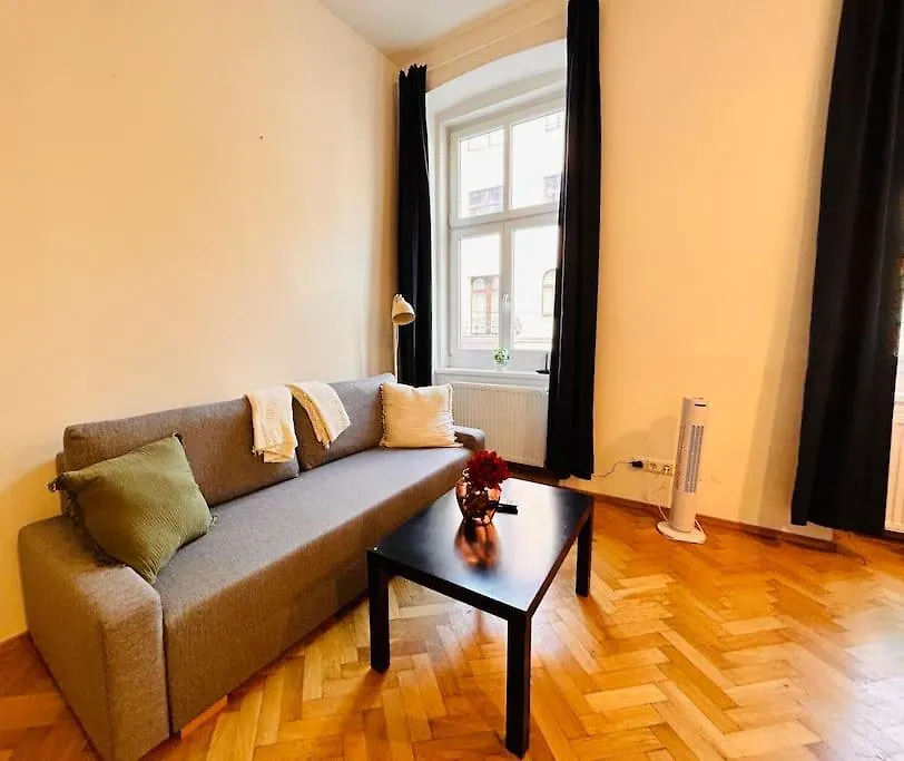 Geraeumiges Apartment Im Wiener Altbauflair 0*, Vienna Austria