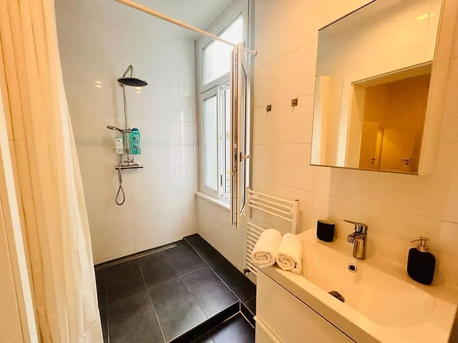 Geraeumiges Apartment Im Wiener Altbauflair
