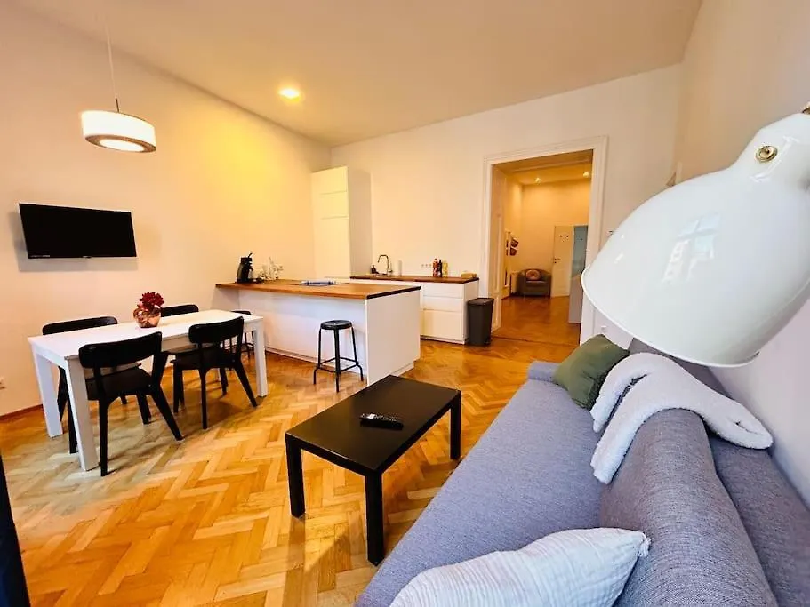 Geraeumiges Apartment Im Wiener Altbauflair contacts